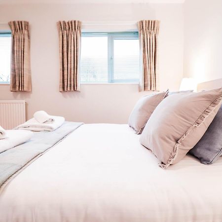 Bright And Spacious Contractor House L Parking! Borehamwood Esterno foto