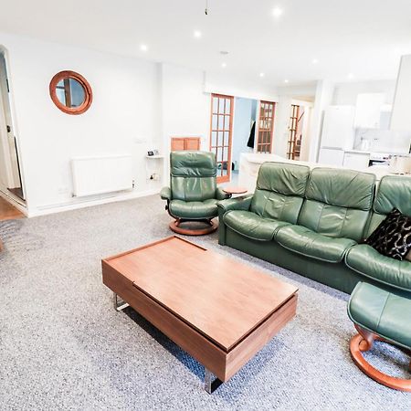 Bright And Spacious Contractor House L Parking! Borehamwood Esterno foto