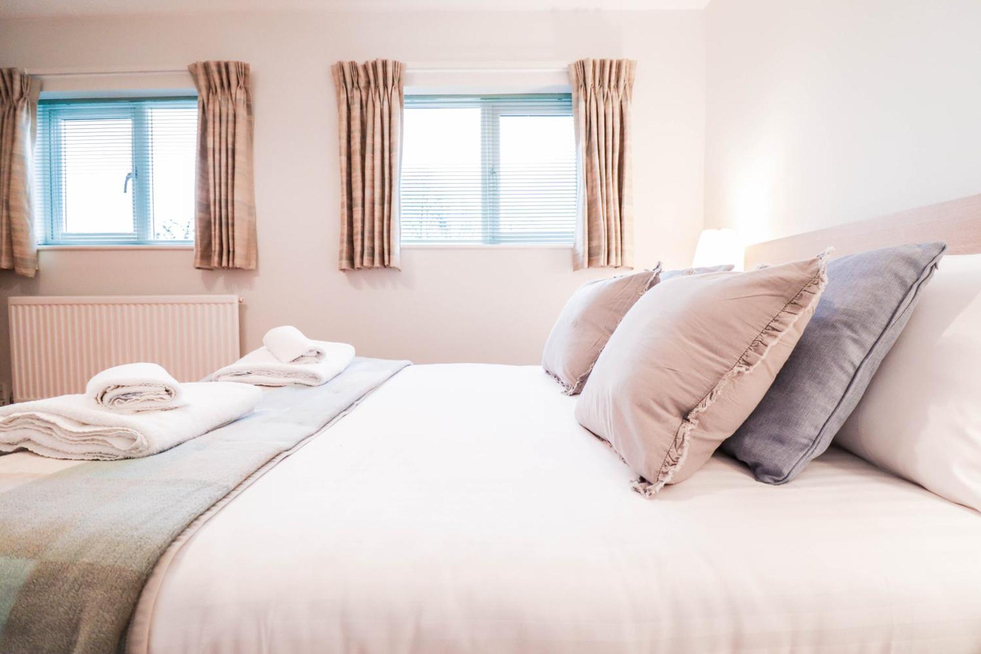 Bright And Spacious Contractor House L Parking! Borehamwood Esterno foto