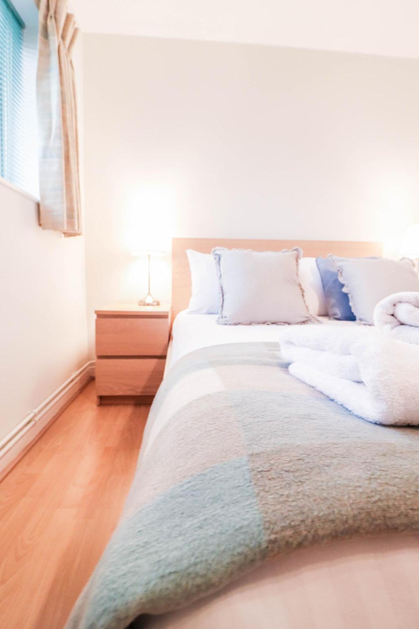 Bright And Spacious Contractor House L Parking! Borehamwood Esterno foto