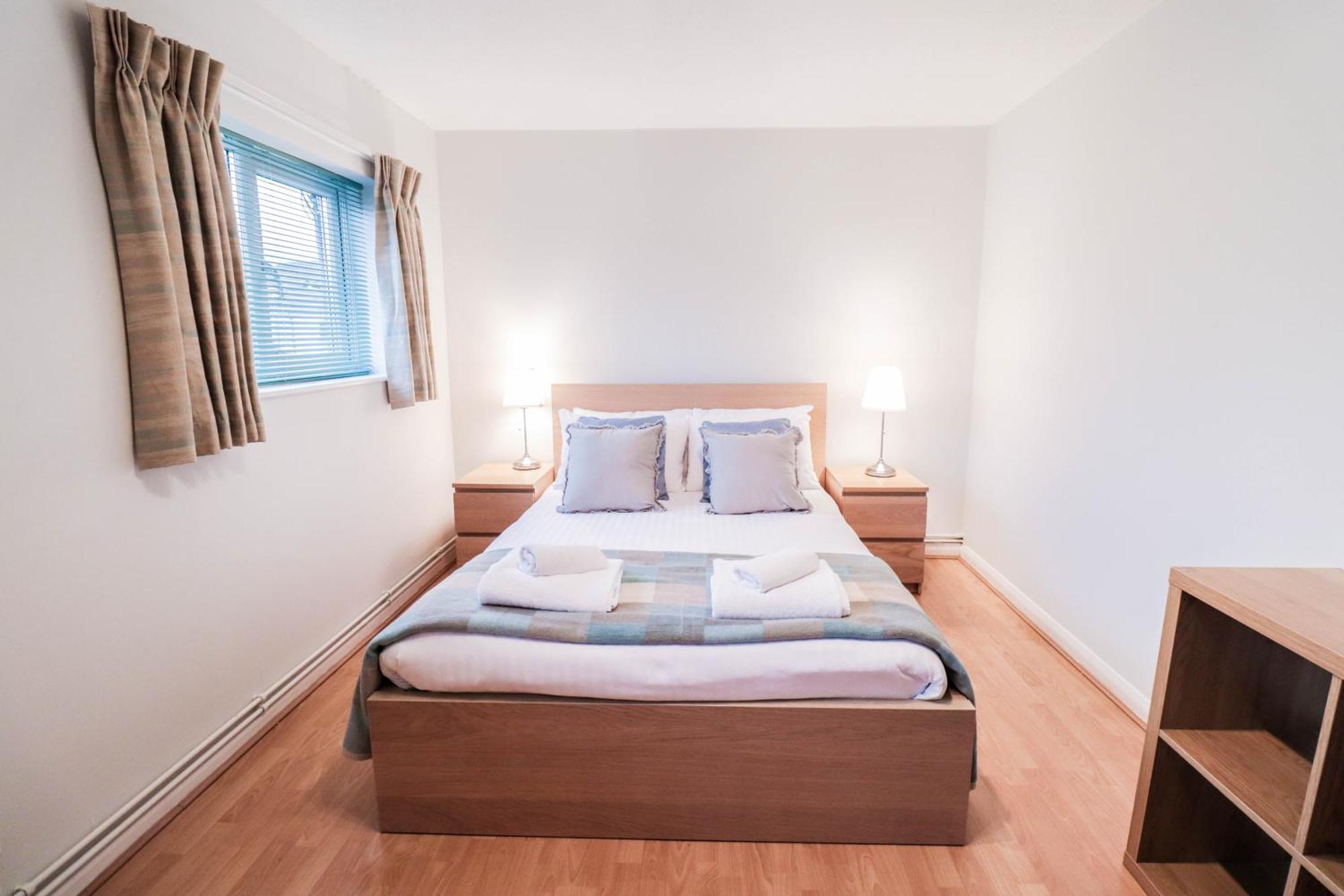Bright And Spacious Contractor House L Parking! Borehamwood Esterno foto