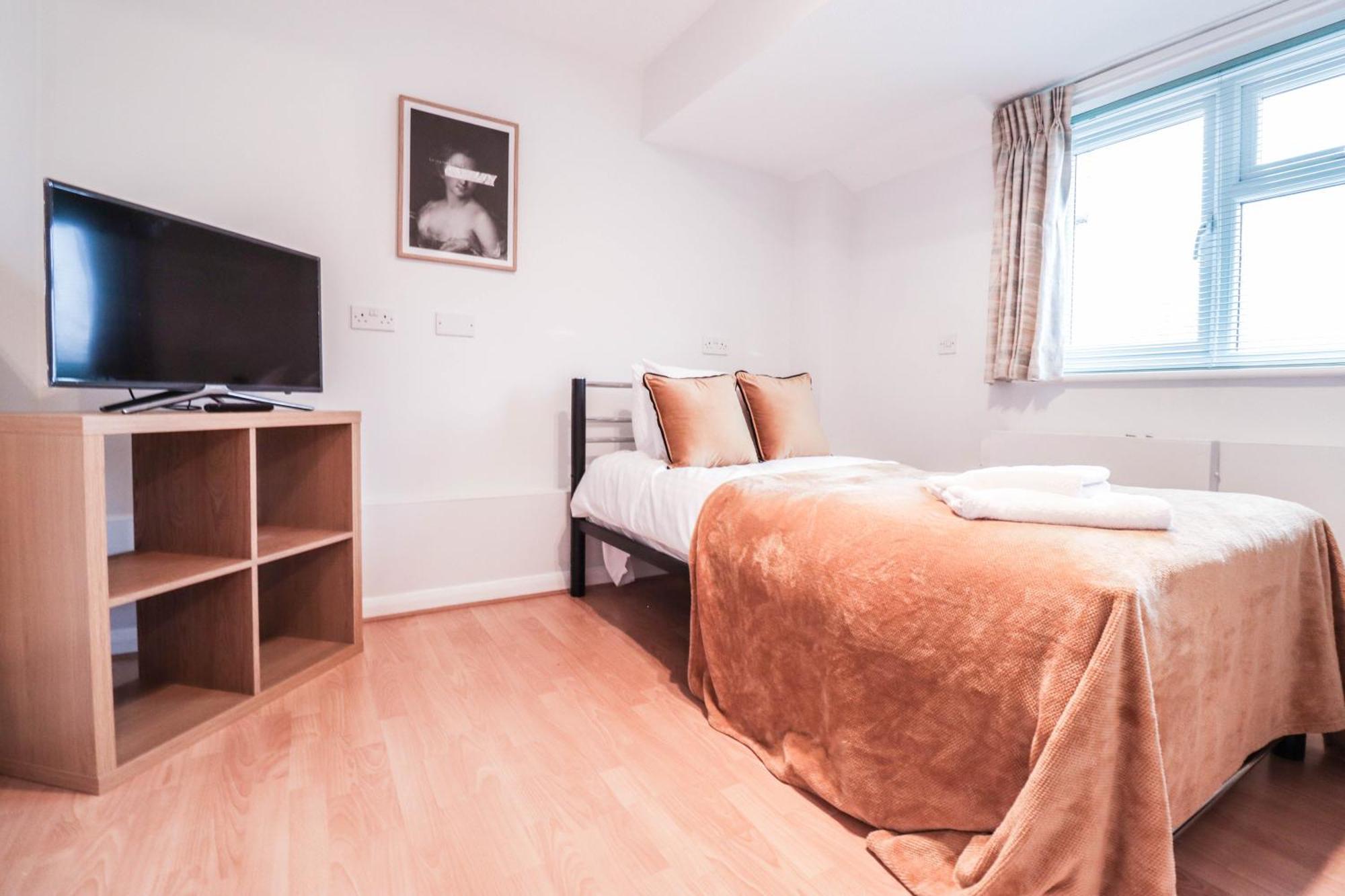 Bright And Spacious Contractor House L Parking! Borehamwood Esterno foto