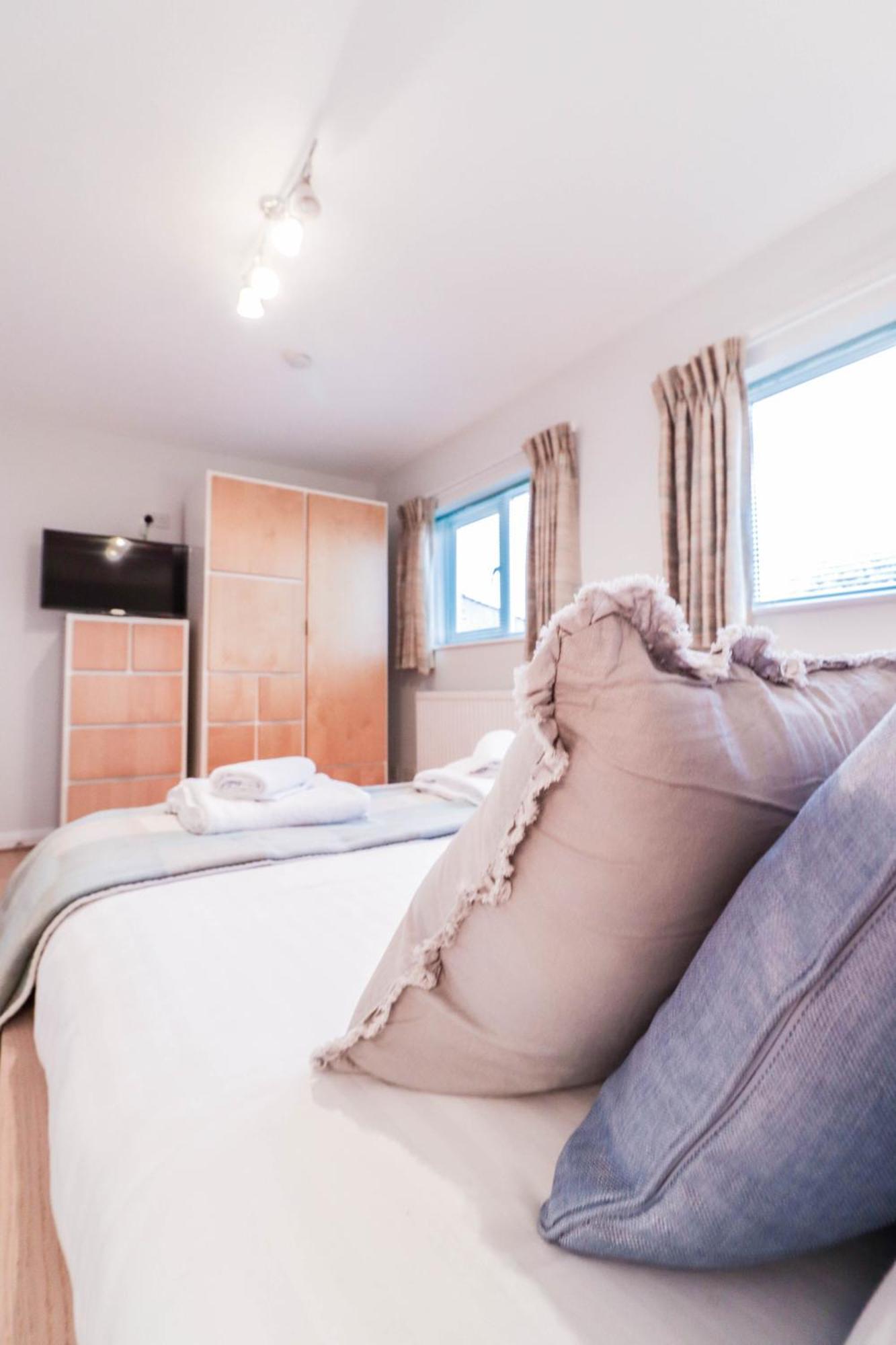 Bright And Spacious Contractor House L Parking! Borehamwood Esterno foto