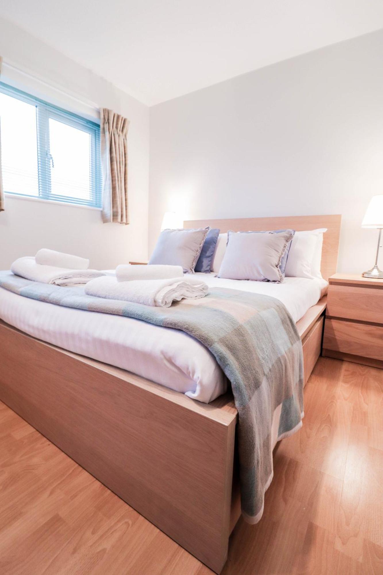 Bright And Spacious Contractor House L Parking! Borehamwood Esterno foto