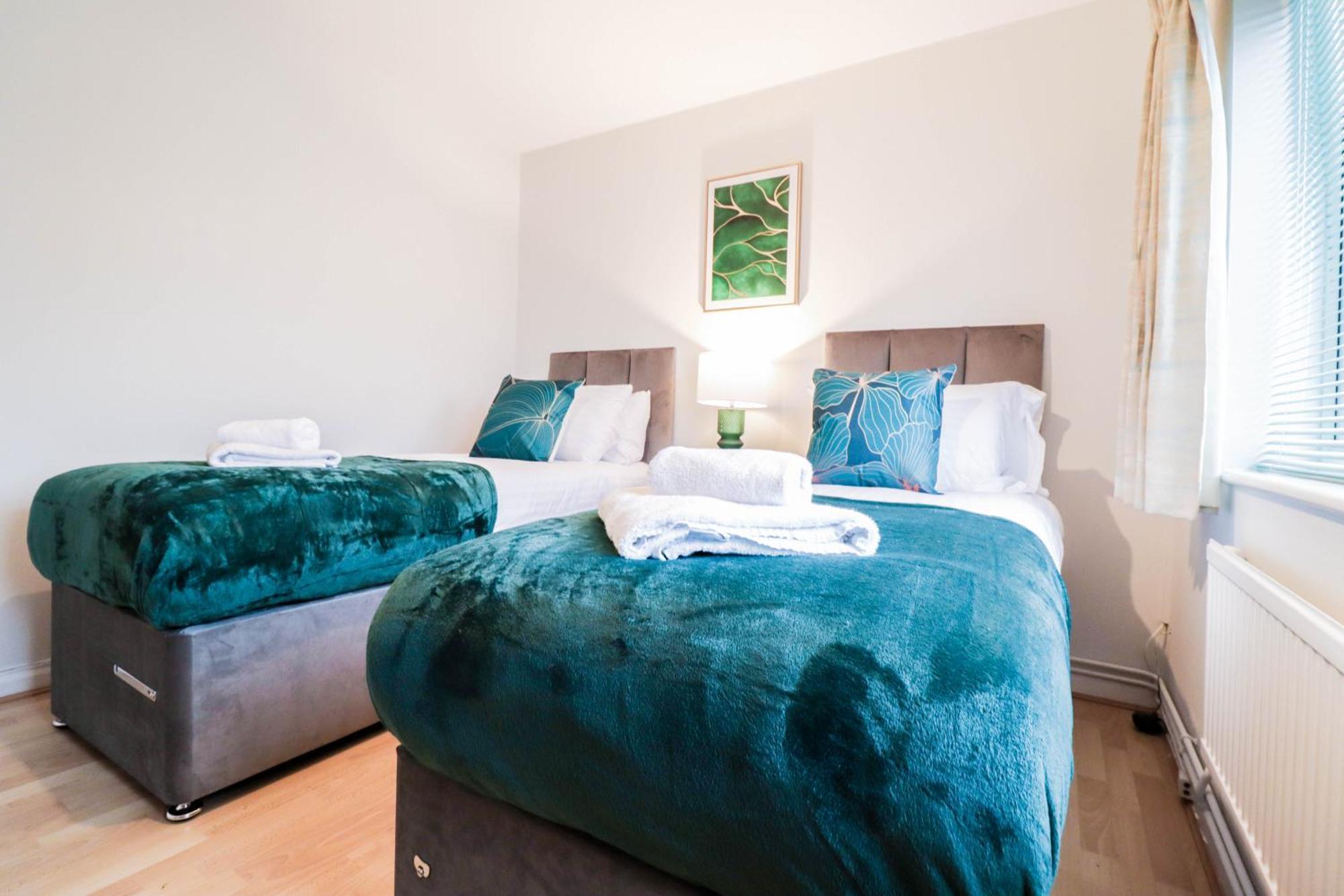 Bright And Spacious Contractor House L Parking! Borehamwood Esterno foto