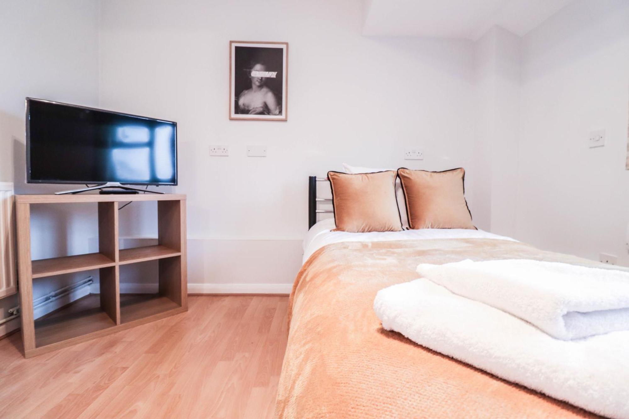 Bright And Spacious Contractor House L Parking! Borehamwood Esterno foto