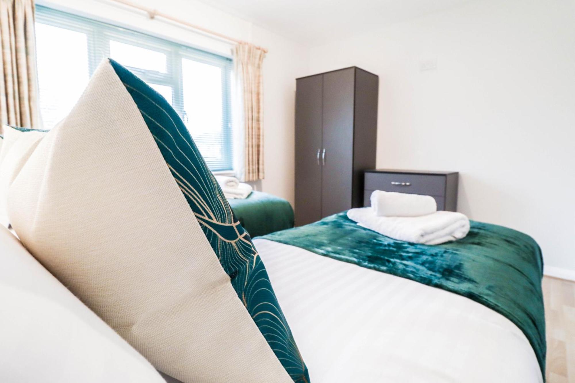 Bright And Spacious Contractor House L Parking! Borehamwood Esterno foto