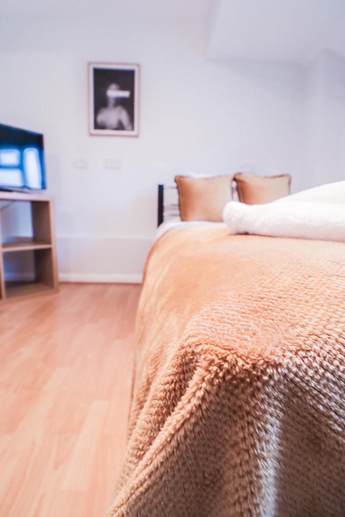 Bright And Spacious Contractor House L Parking! Borehamwood Esterno foto