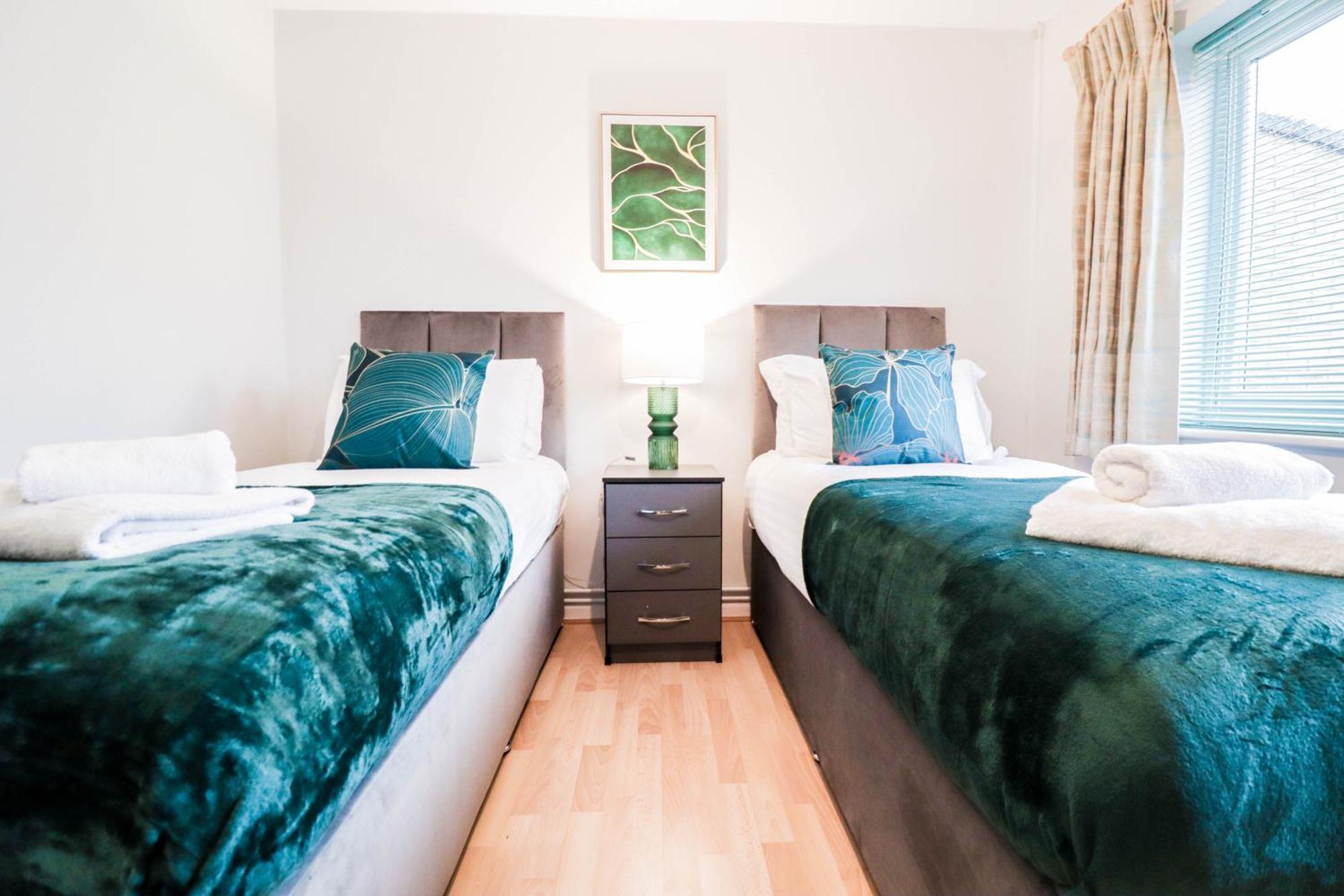 Bright And Spacious Contractor House L Parking! Borehamwood Esterno foto