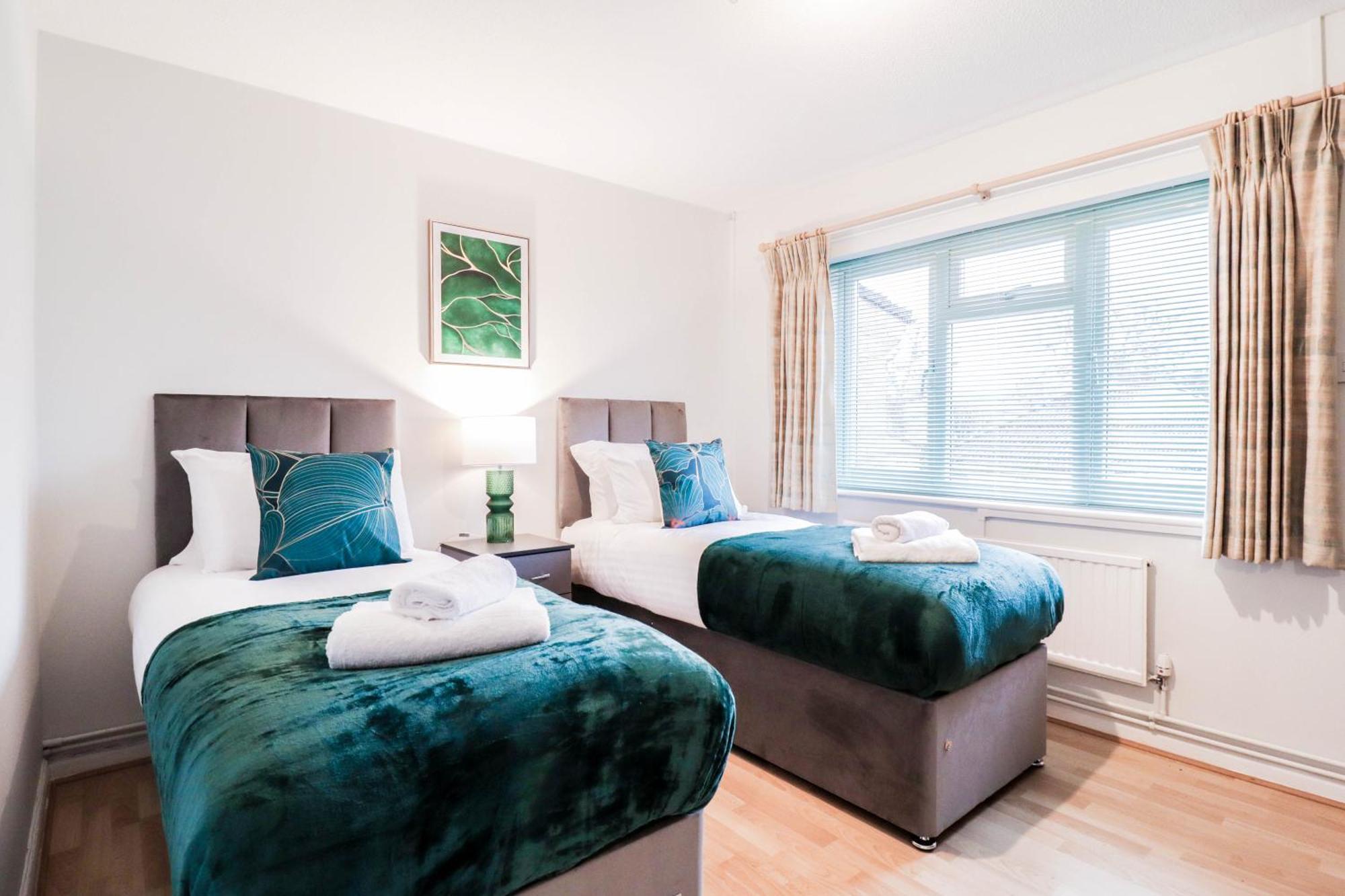 Bright And Spacious Contractor House L Parking! Borehamwood Esterno foto