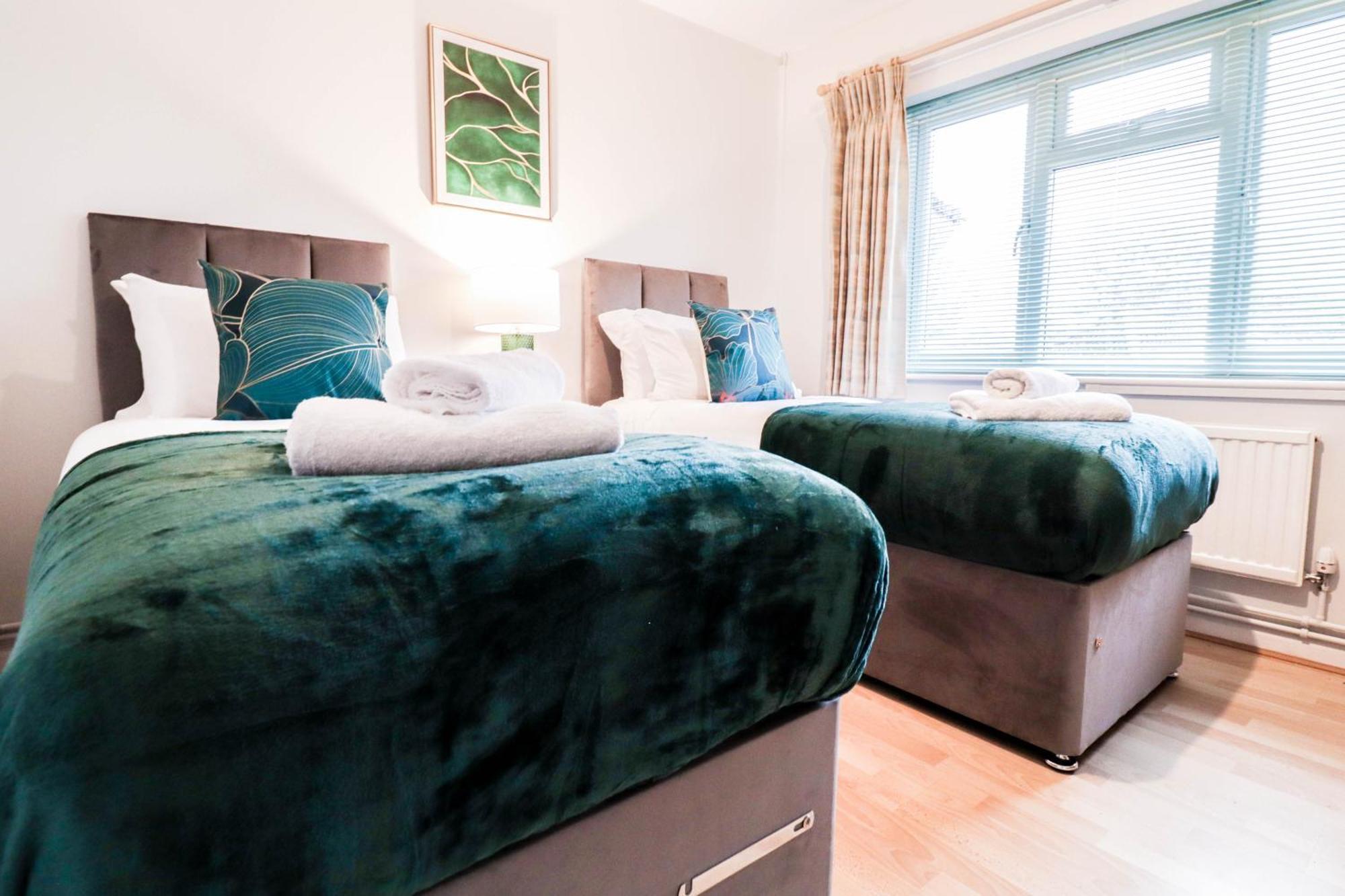 Bright And Spacious Contractor House L Parking! Borehamwood Esterno foto
