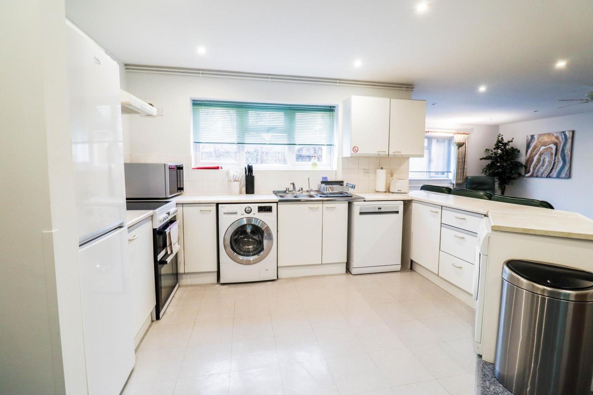 Bright And Spacious Contractor House L Parking! Borehamwood Esterno foto