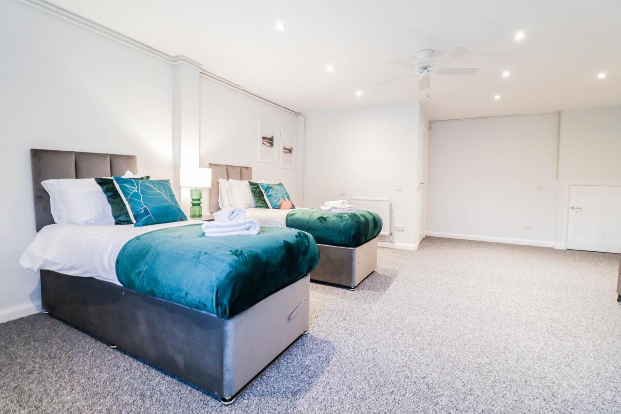 Bright And Spacious Contractor House L Parking! Borehamwood Esterno foto