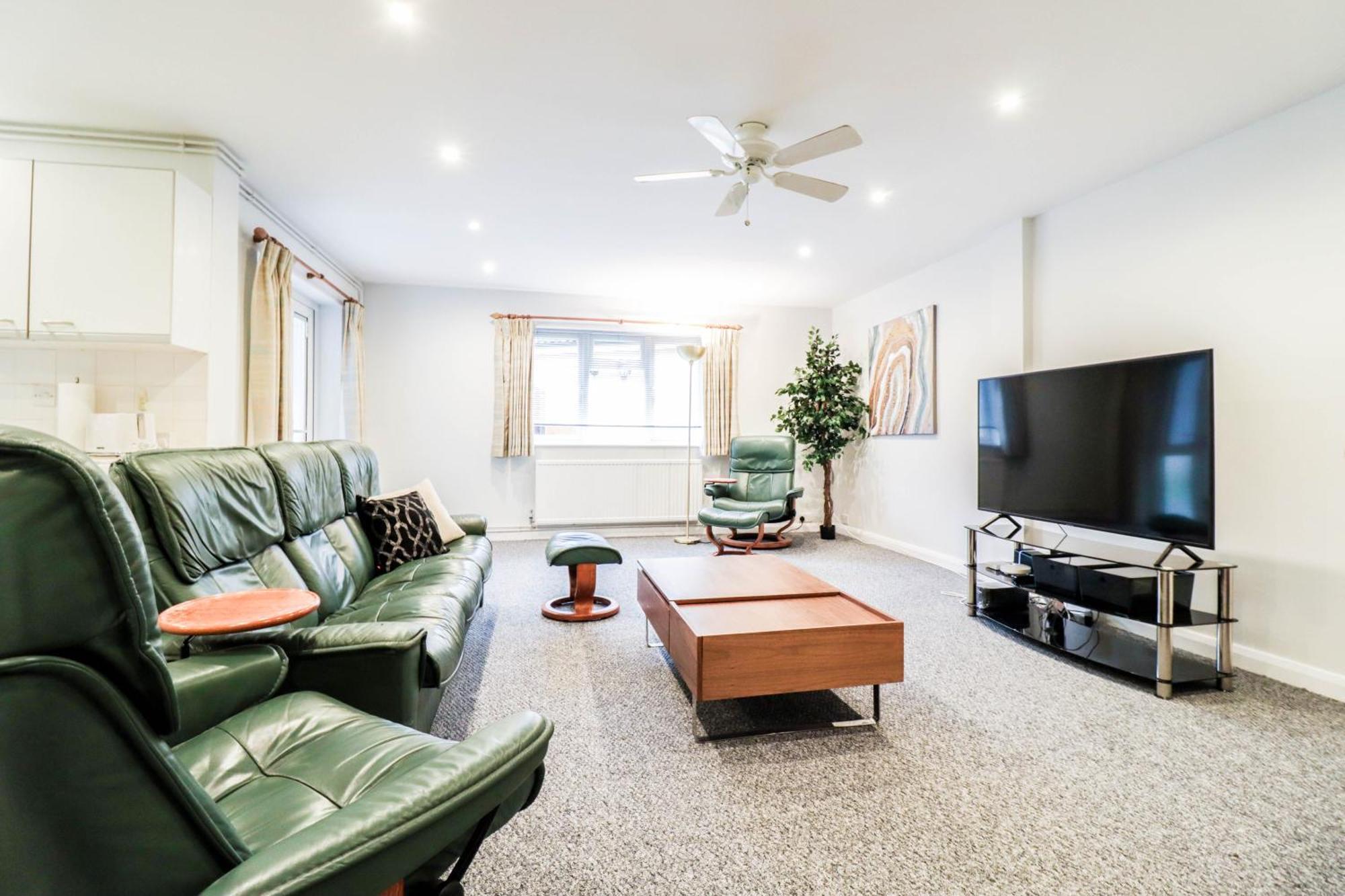 Bright And Spacious Contractor House L Parking! Borehamwood Esterno foto