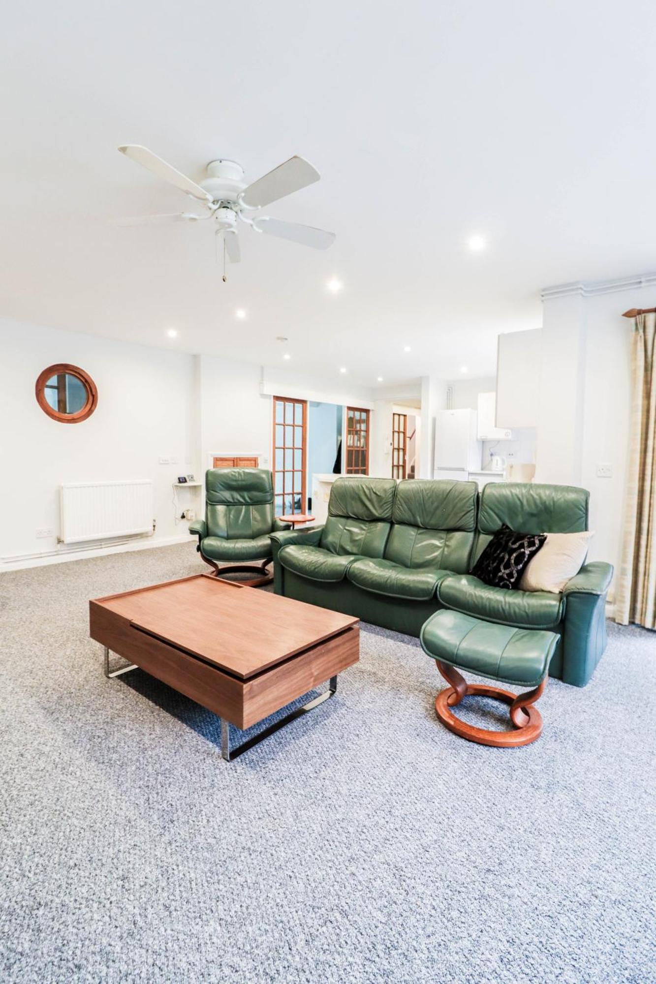 Bright And Spacious Contractor House L Parking! Borehamwood Esterno foto