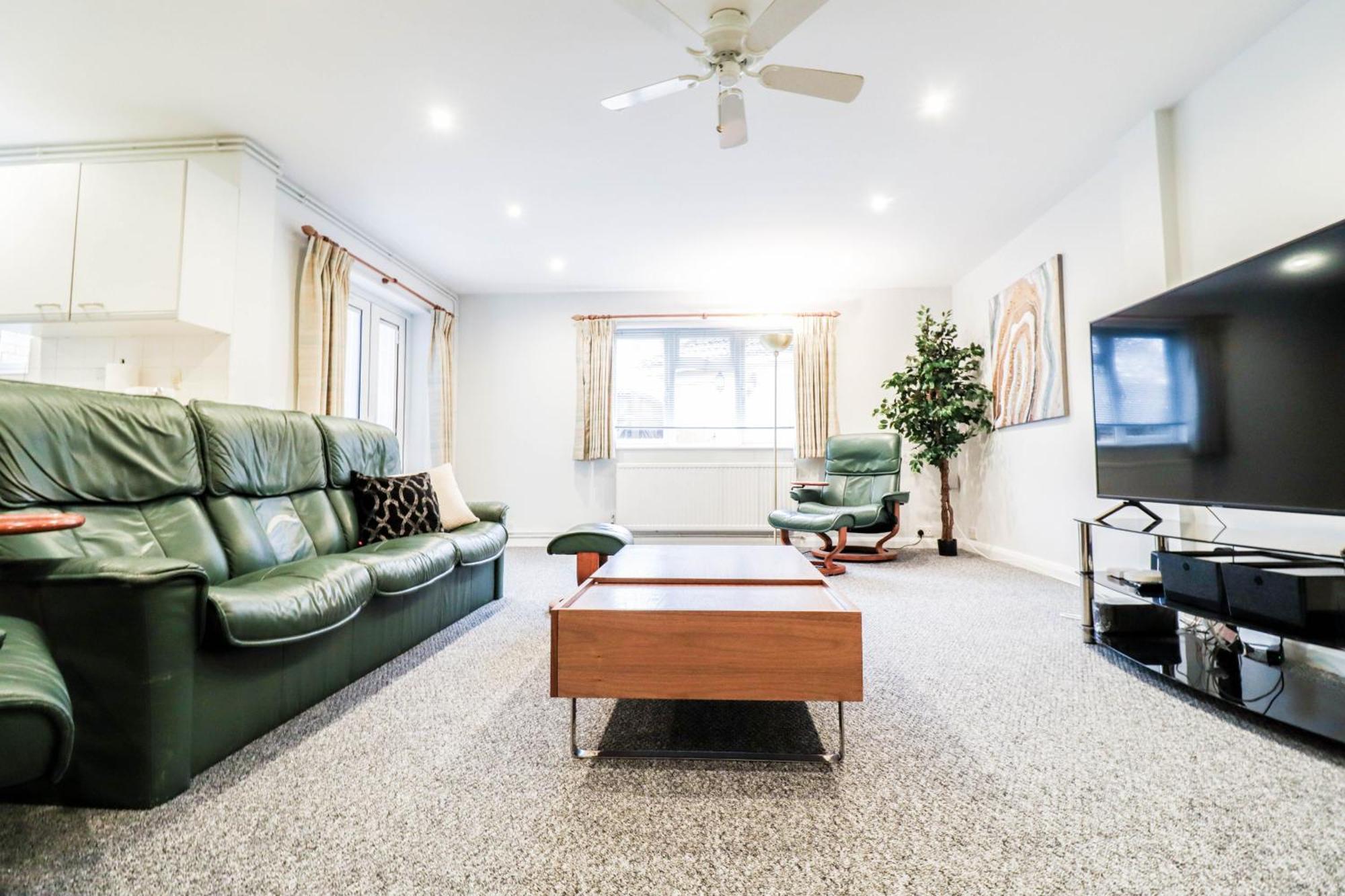 Bright And Spacious Contractor House L Parking! Borehamwood Esterno foto